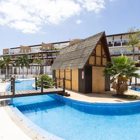 Home2book Relaxing Getaway With Terrace & Pool *