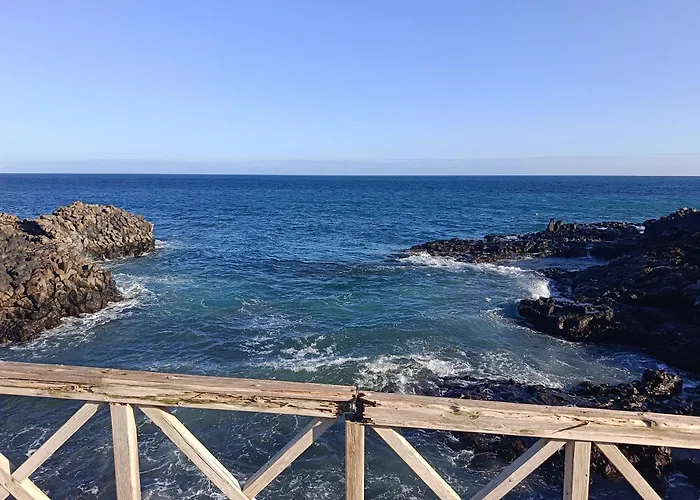 Home2book Relaxing Getaway With Terrace & Pool דירה