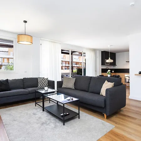 Home2book Relaxing Getaway With Terrace & Pool