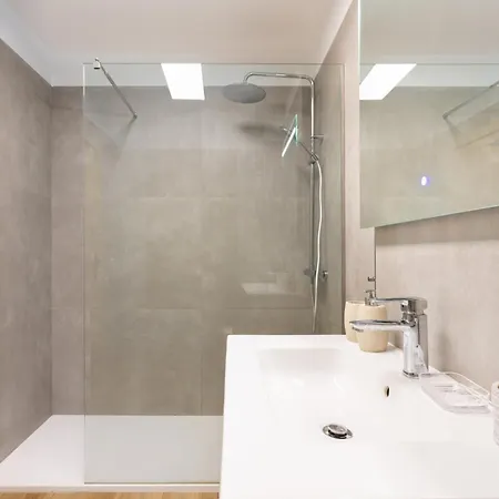 Home2book Relaxing Getaway With Terrace & Pool 아파트