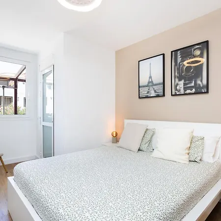 Home2book Relaxing Getaway With Terrace & Pool 아파트 *