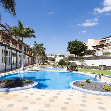 Home2book Relaxing Getaway With Terrace & Pool 아파트 *