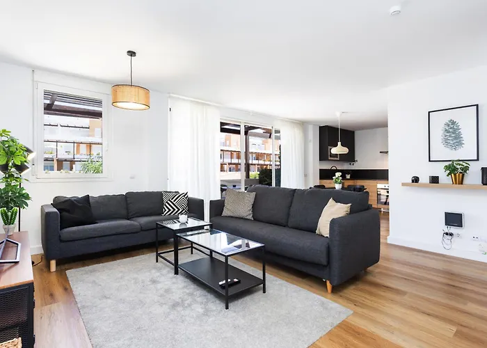 Home2book Relaxing Getaway With Terrace & Pool