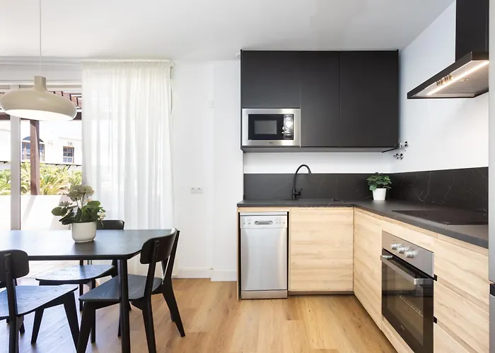 Home2book Relaxing Getaway With Terrace & Pool *