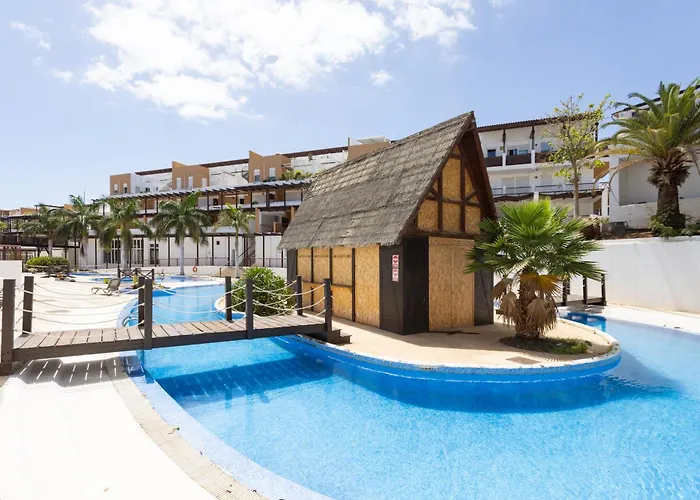 Home2book Relaxing Getaway With Terrace & Pool *