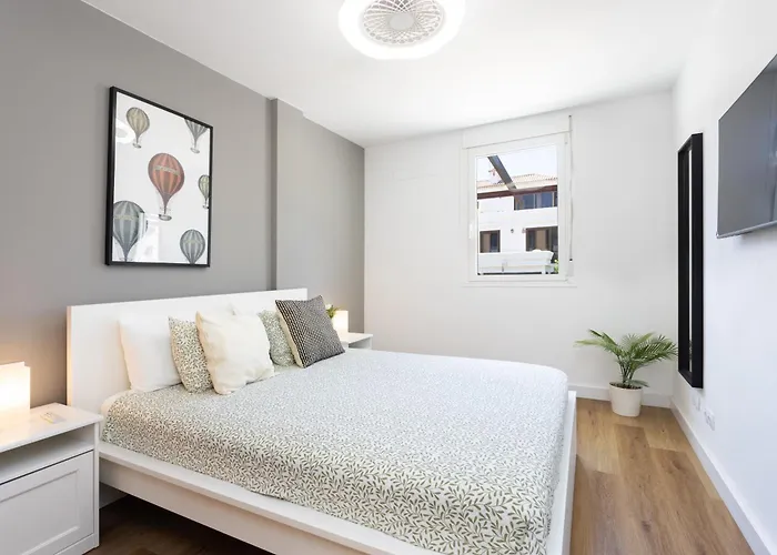 Home2book Relaxing Getaway With Terrace & Pool